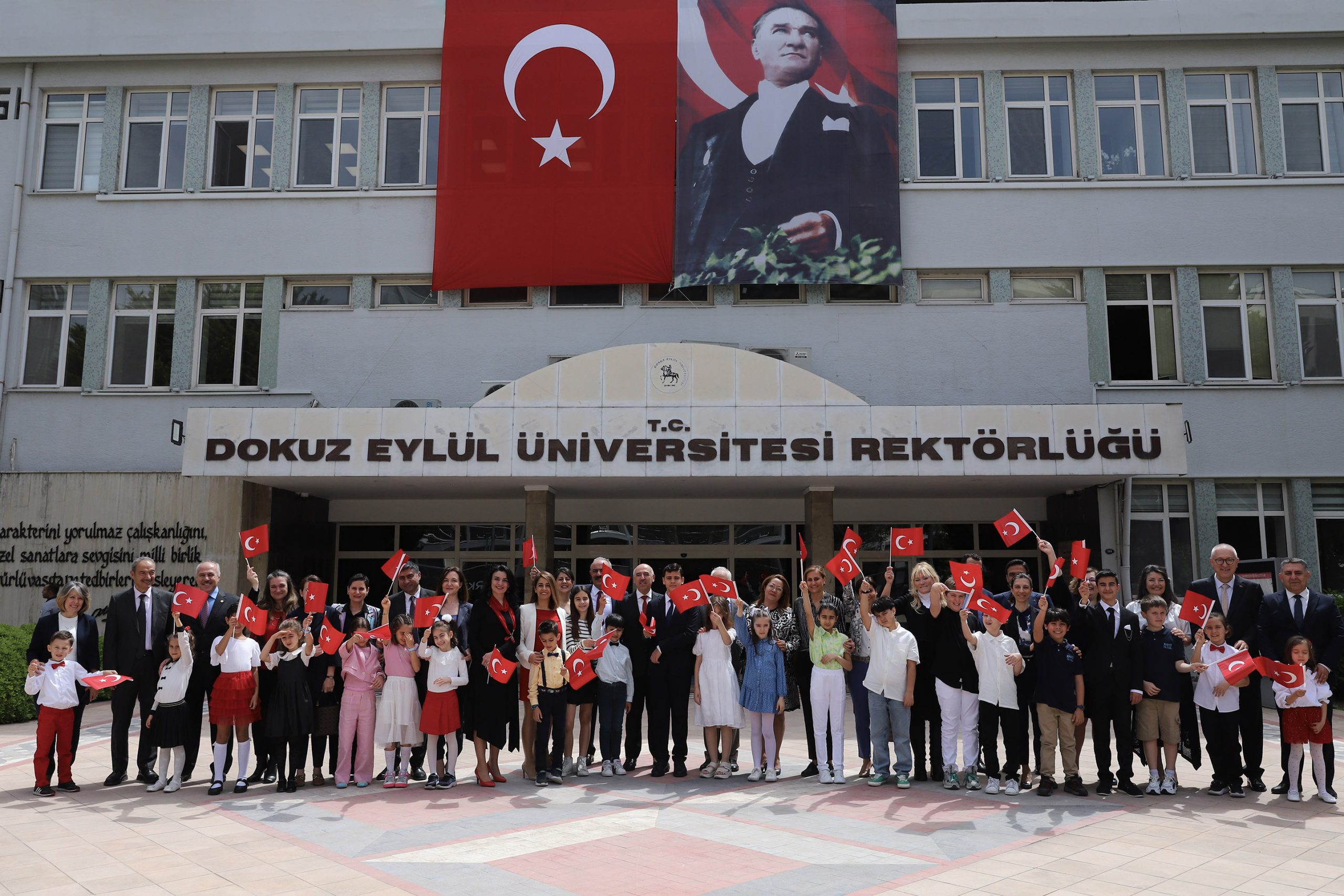 DEÜ’de 23 Nisan’da koltuklar çocuklara emanet