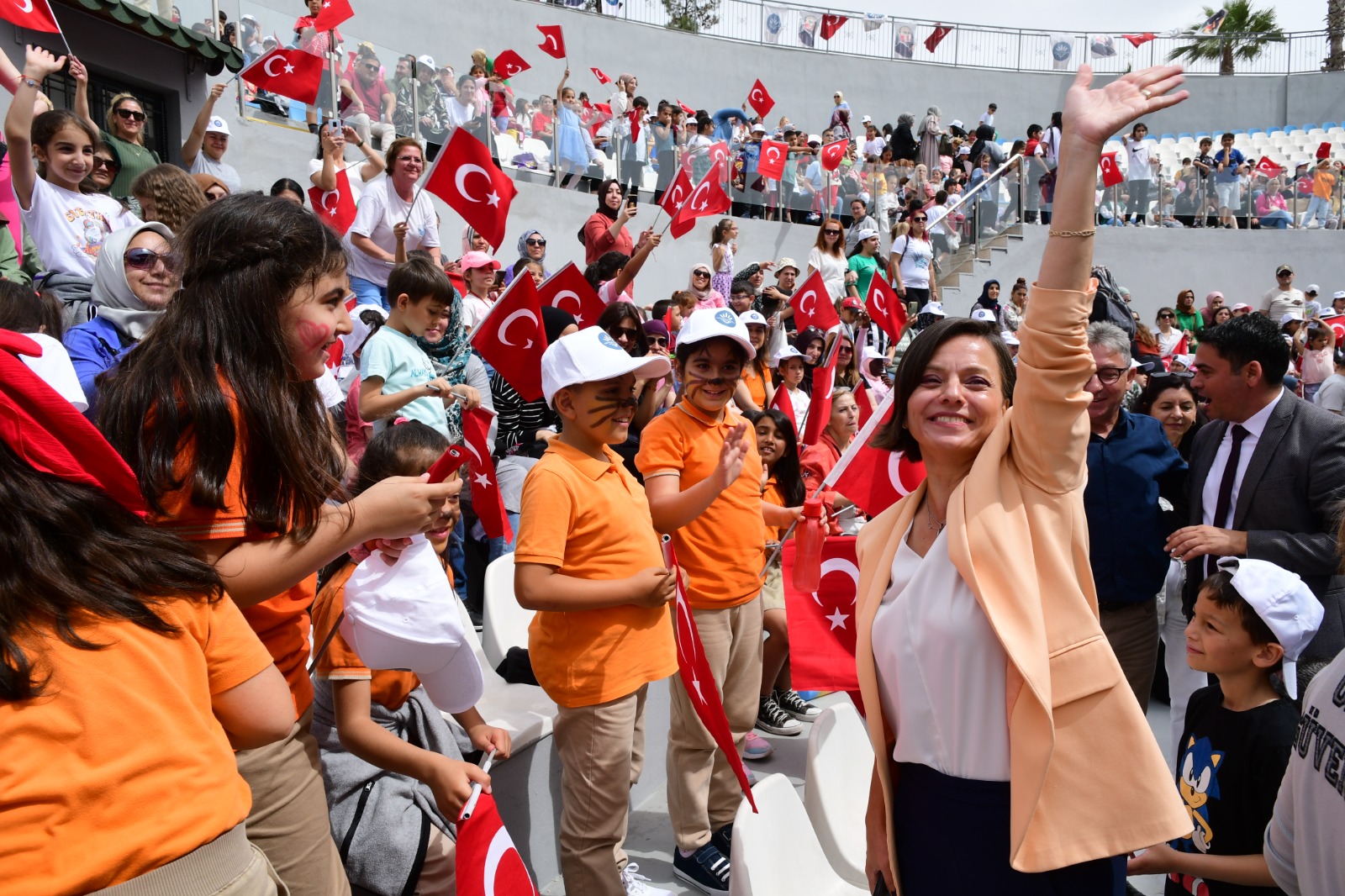 Başkan Kınay çocuklarla doyasıya eğlendi