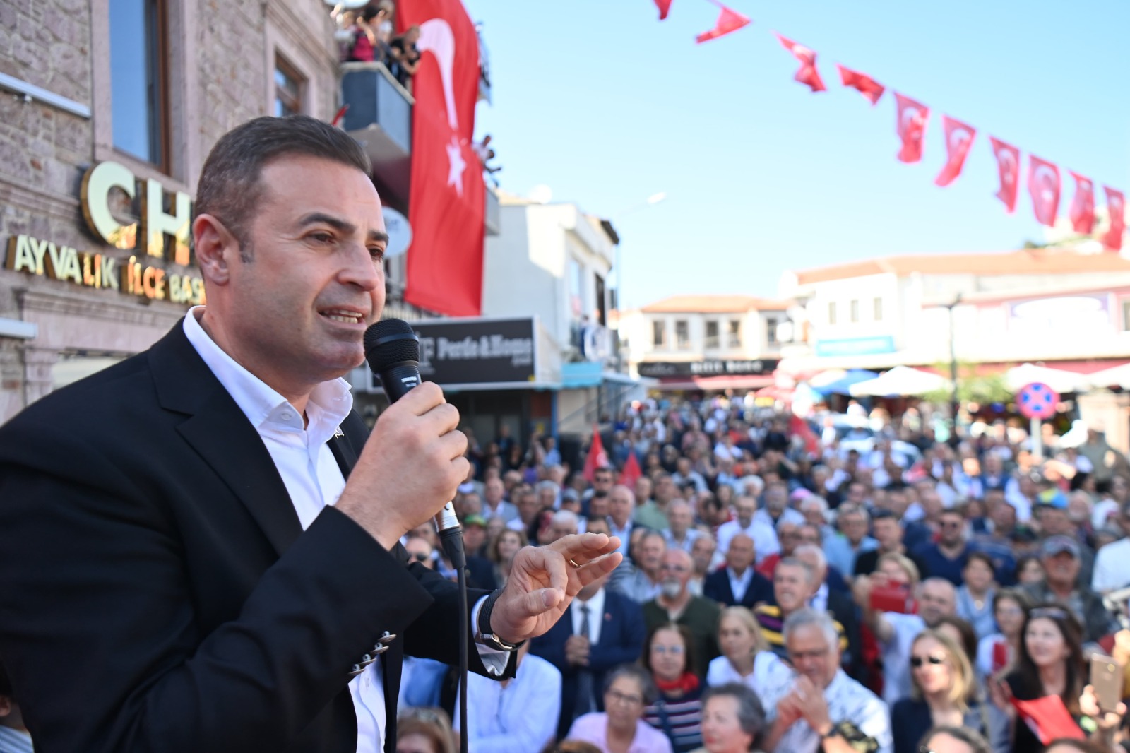 Başkan Akın: Kimseyi ayırmadan çalışacağız
