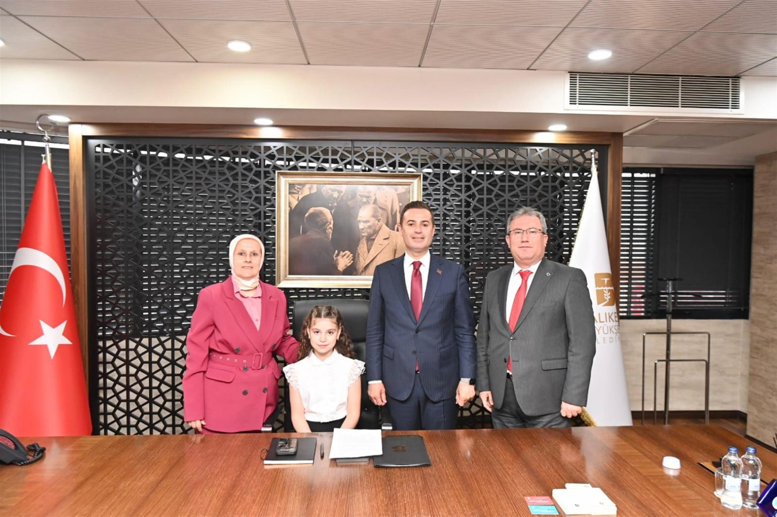 Büyükşehir’de koltuk, Atatürk çocuklarına emanet