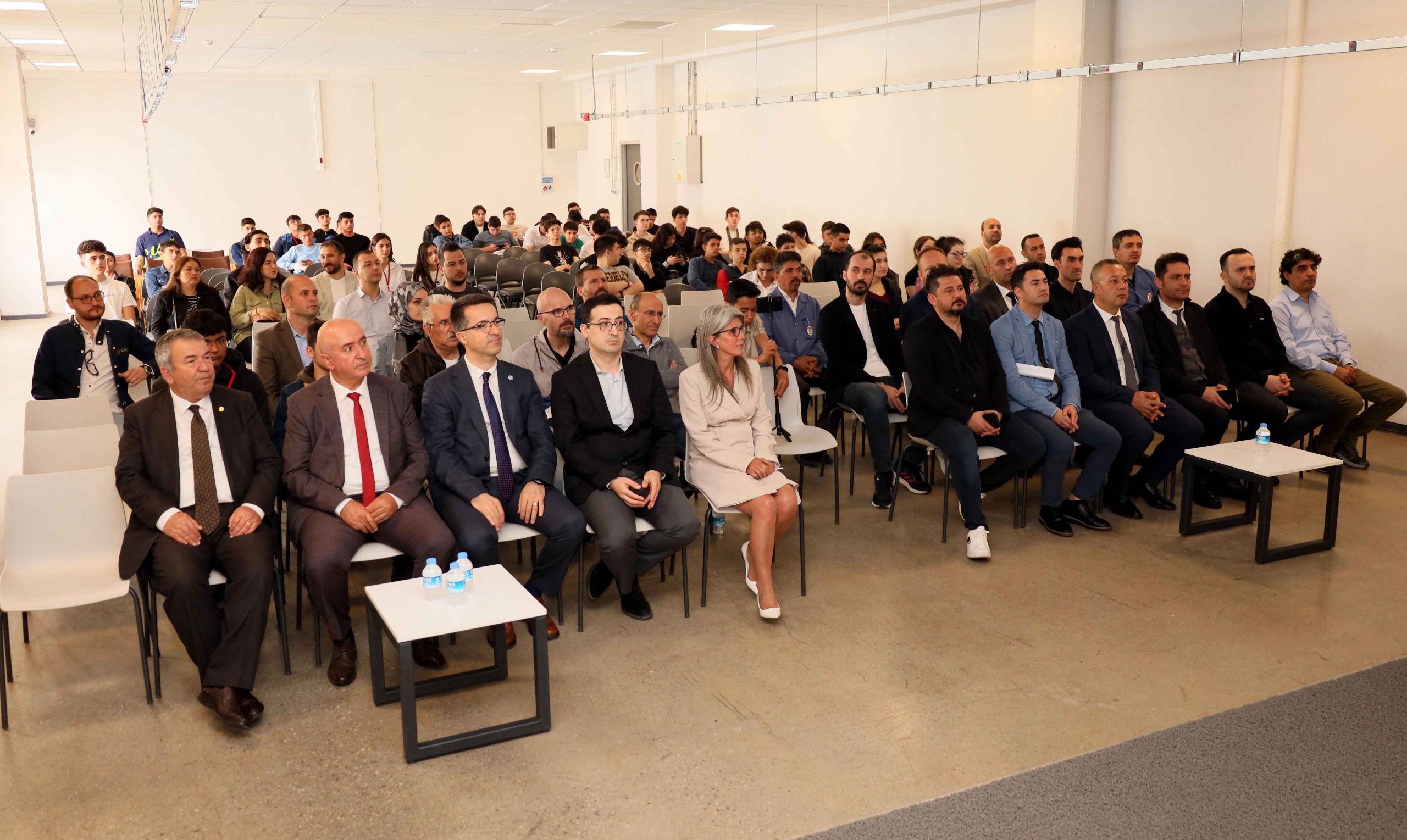 Öğrenciler en iyi kaynak için yarıştı