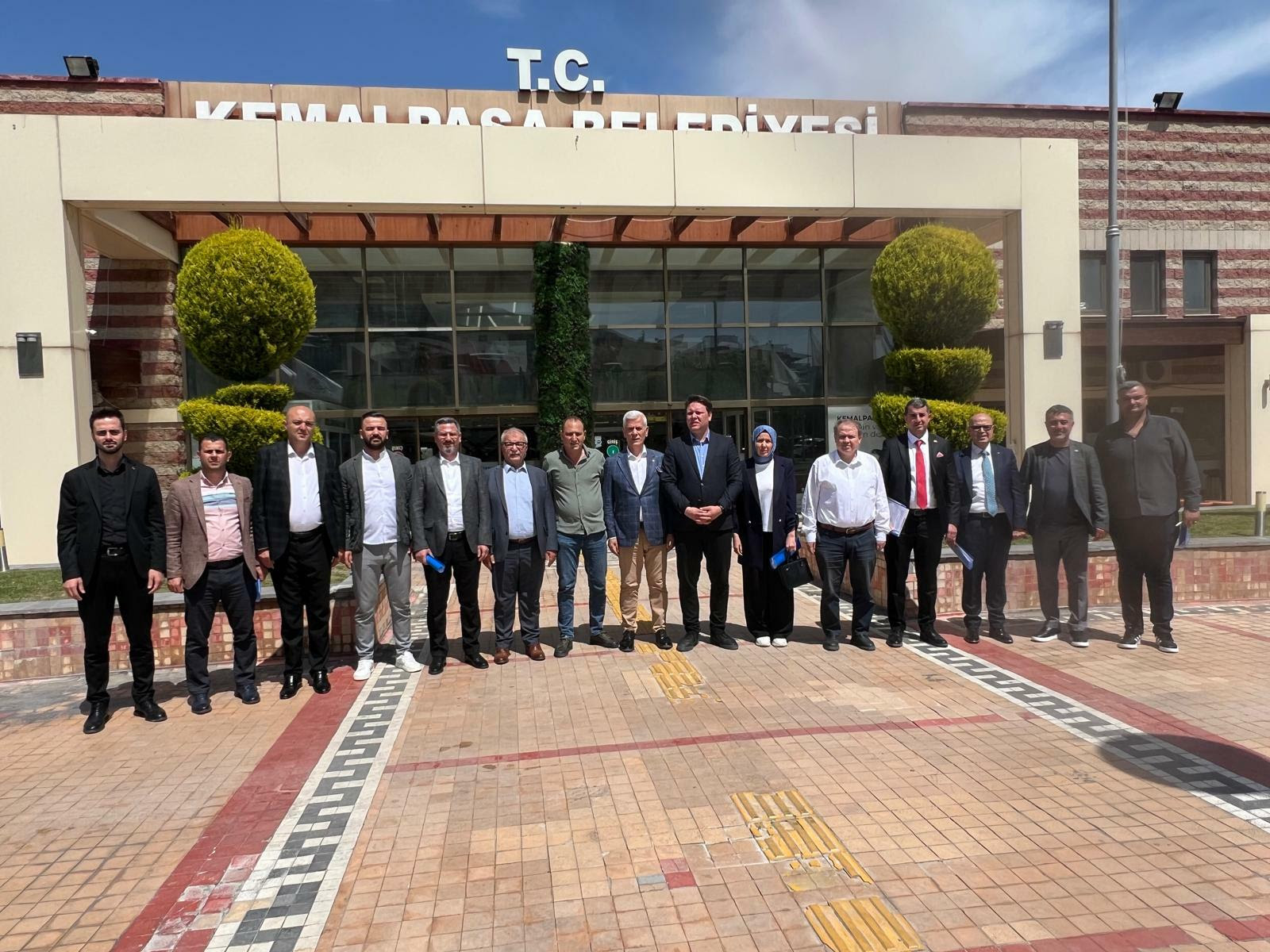 Cumhur İttifakı Kemalpaşa’dan, Belediye Başkanı Türkmen’e tepki