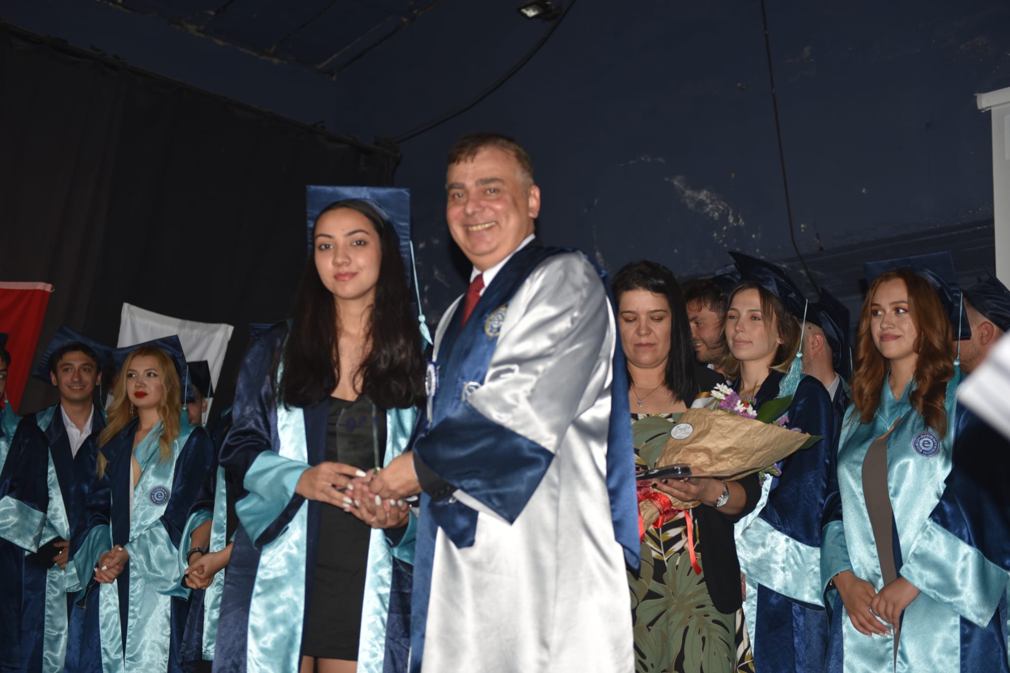 EÜ Çeşme Turizm Fakültesinde mezuniyet coşkusu