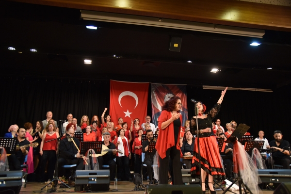 Kitap bağışladılar, müziği doyasıya dinlediler