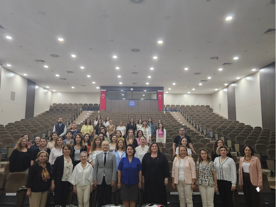 Hemşirelik Fakültesinde “Bilimsel Yayın Sürecinde Kolaylaştırıcılar” konuşuldu