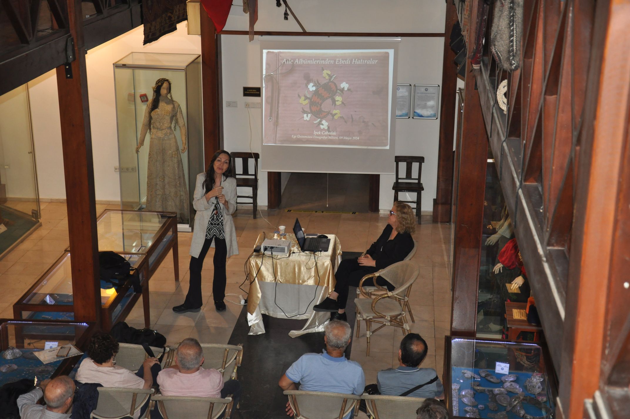 EÜ Etnografya Müzesinde “Aile Albümlerinden Ebedi Hatıralar” konuşuldu