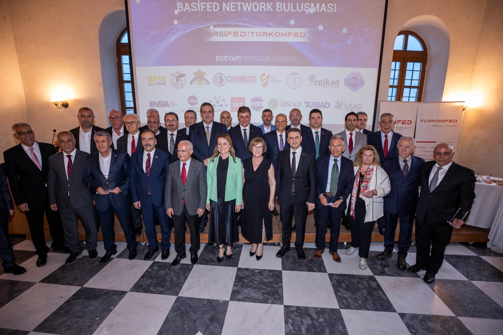 İzmir iş dünyası Network Buluşması’nda bir araya geldi