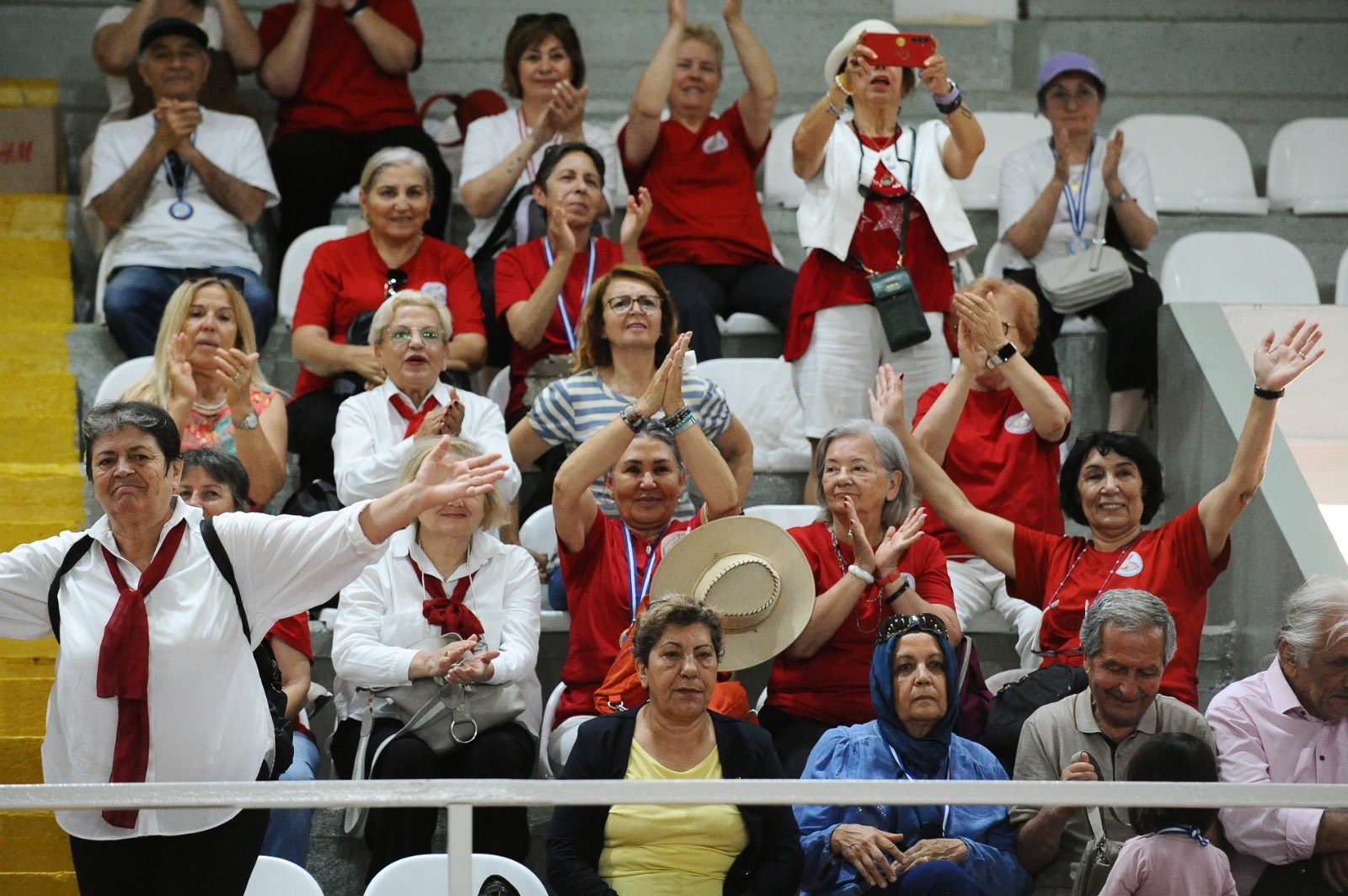 Karşıyaka Belediyesi 3. Yaş Üniversitesi’nden 8 madalya!