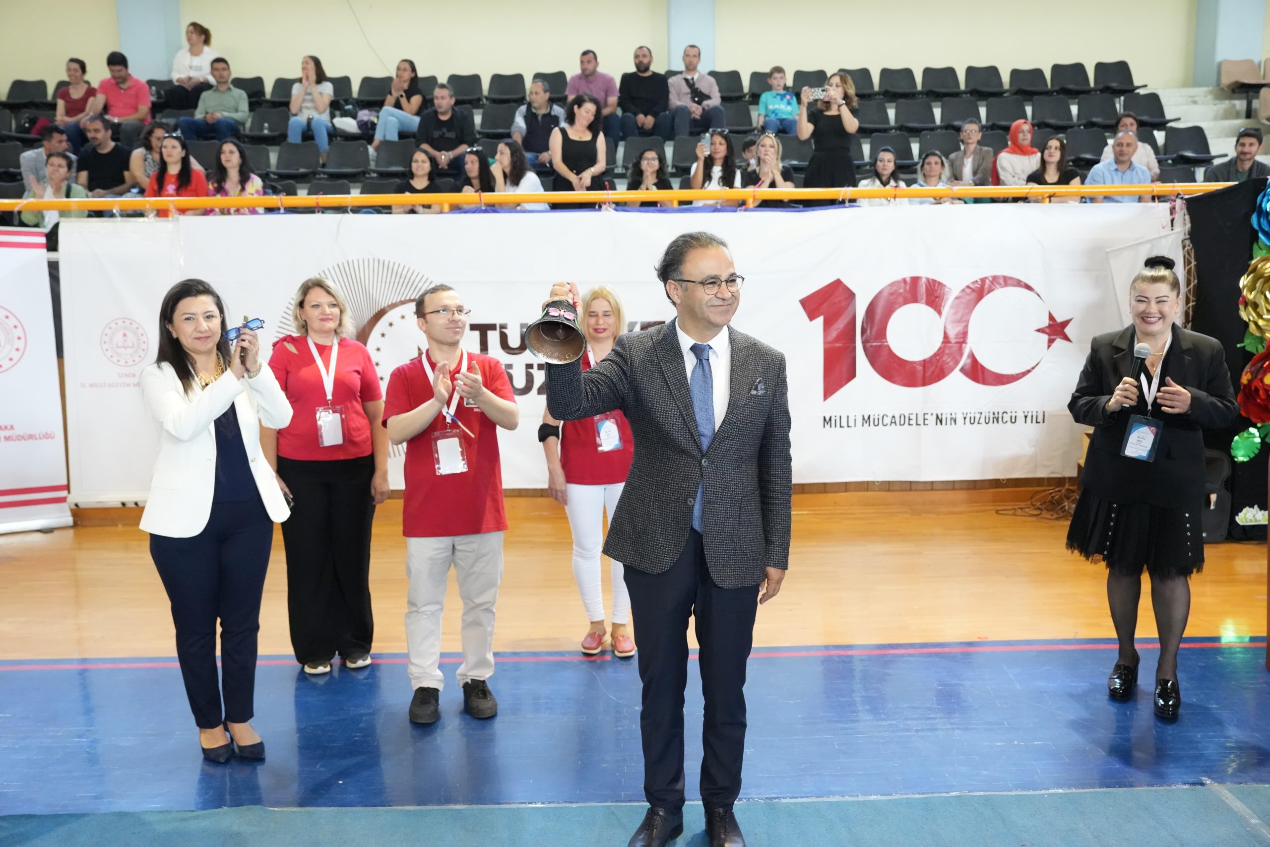 Türkiye akıl ve zekâ oyunları turnuvası İzmir il finali ve ödül törenine büyük ilgi