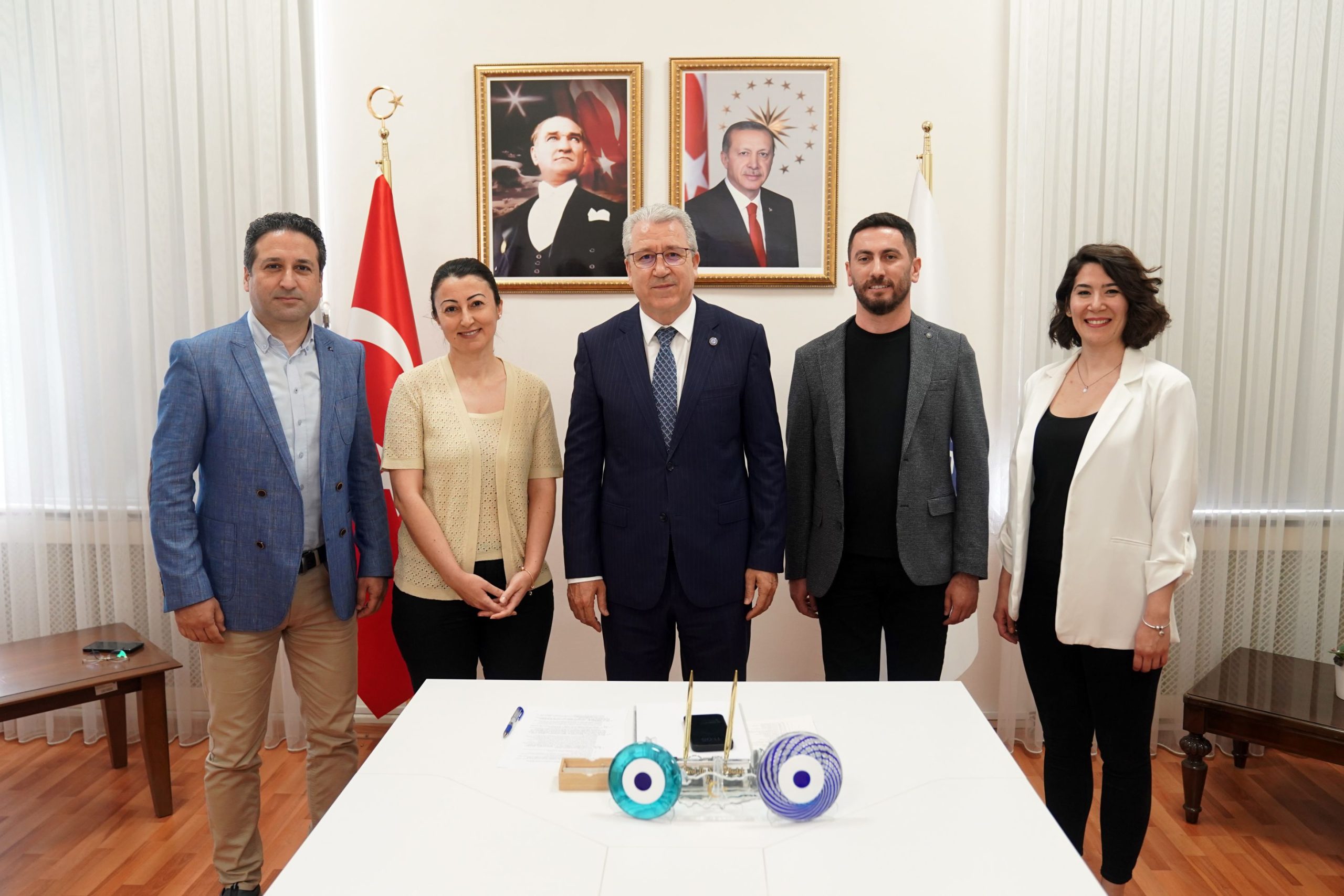 Egeli bilim ekibi ısıl stresi azaltan ve nefes alabilen akıllı giysiler geliştirecek