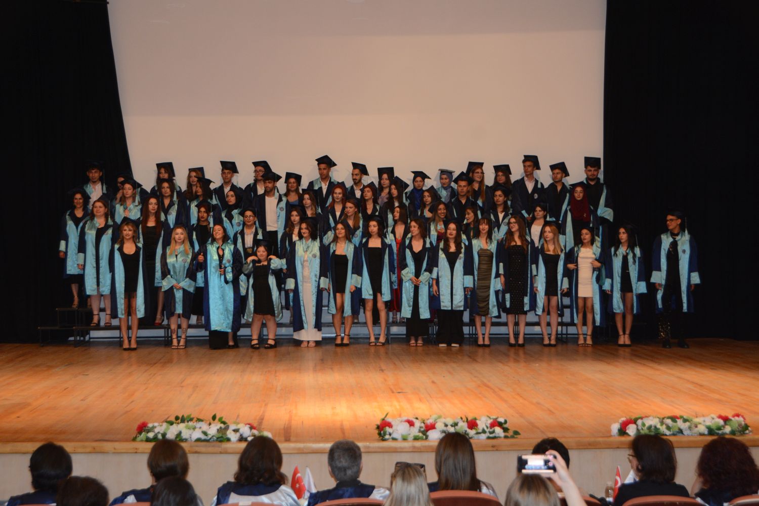 Emel Akın MYO’da 63 öğrenci tekstil sektörüne uğurlandı