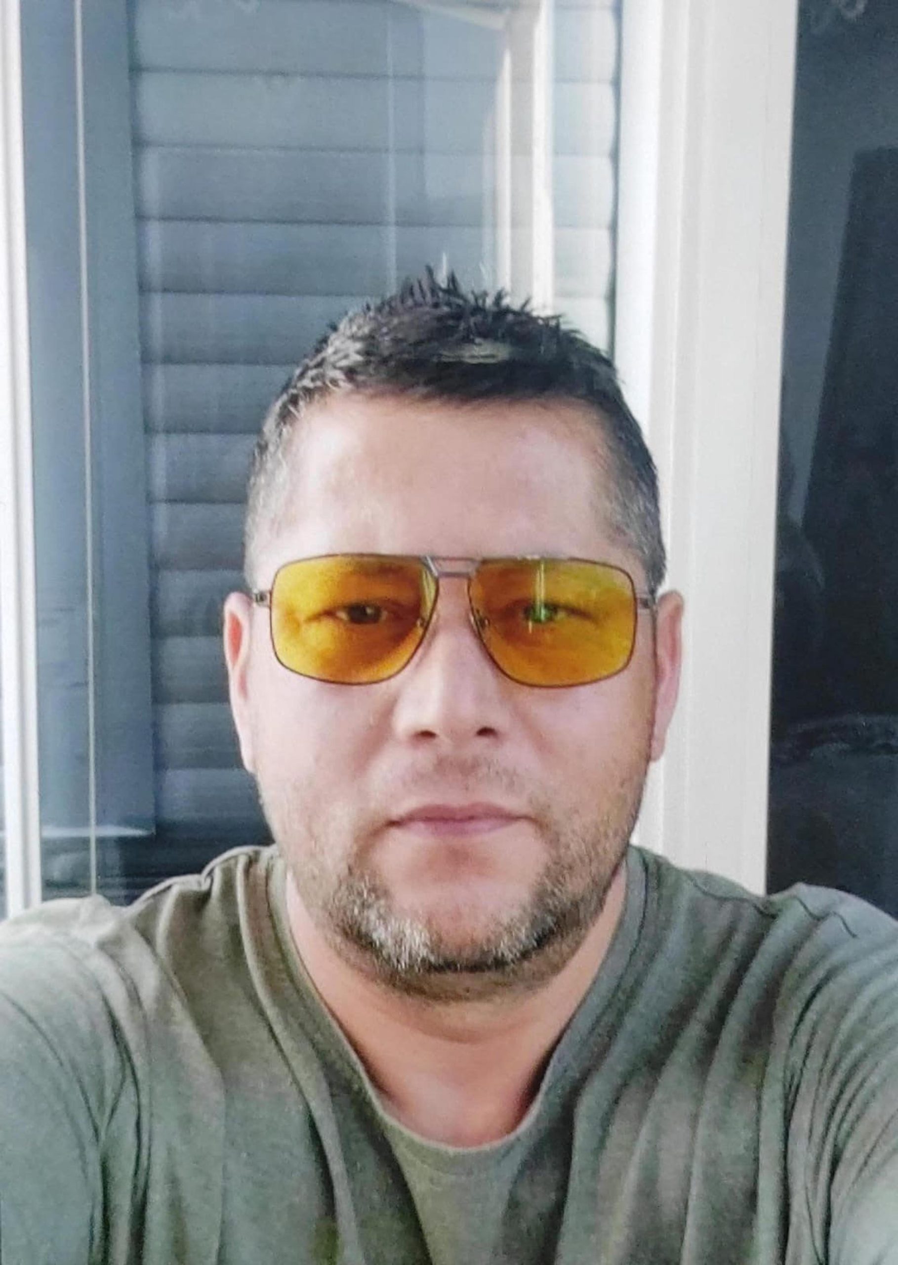 2’nci kattaki evinin balkonundan düşen öğretmen öldü