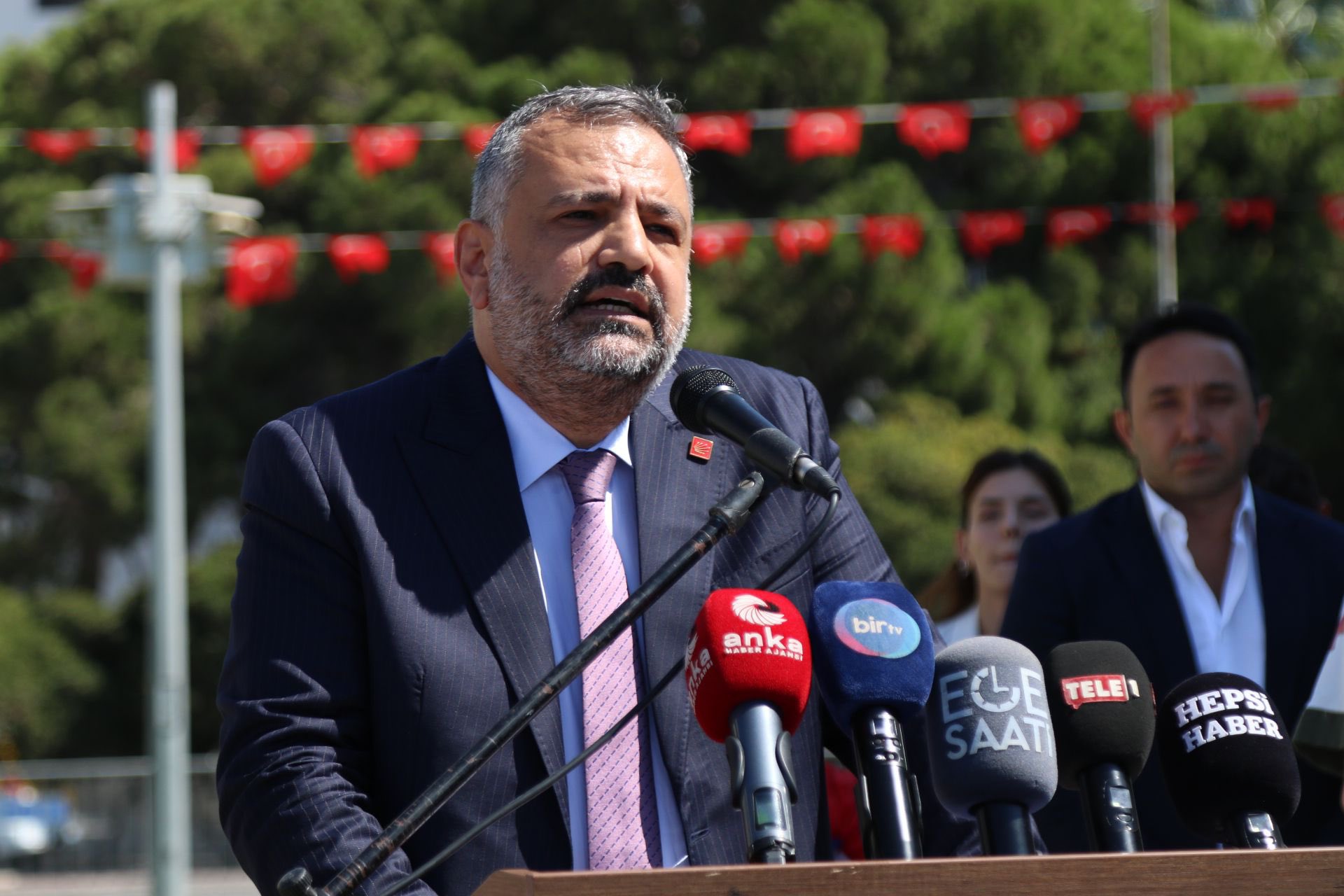 CHP’li Aslanoğlu’ndan Ahmet Özer’e destek