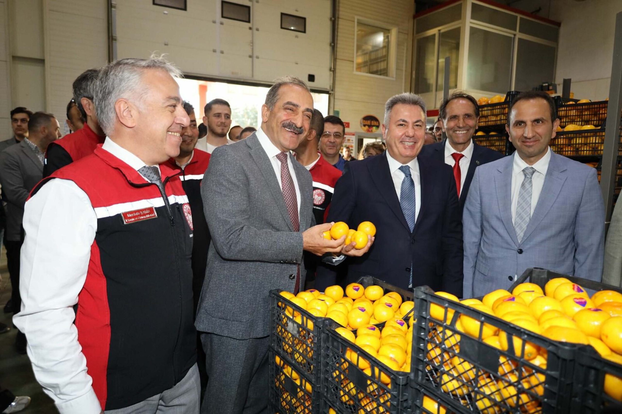 İzmir’den satsuma mandalinasının ilk ihracı yapıldı