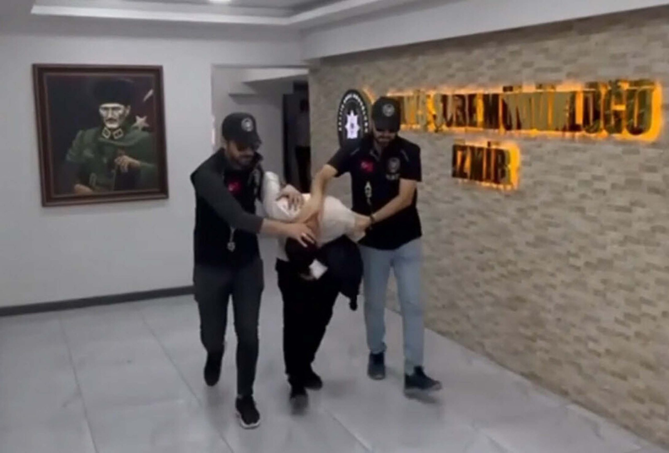 ‘Kız arkadaşıma laf attın’ diyerek tartıştığı kişiyi bıçakla yaralayan şüpheli tutuklandı