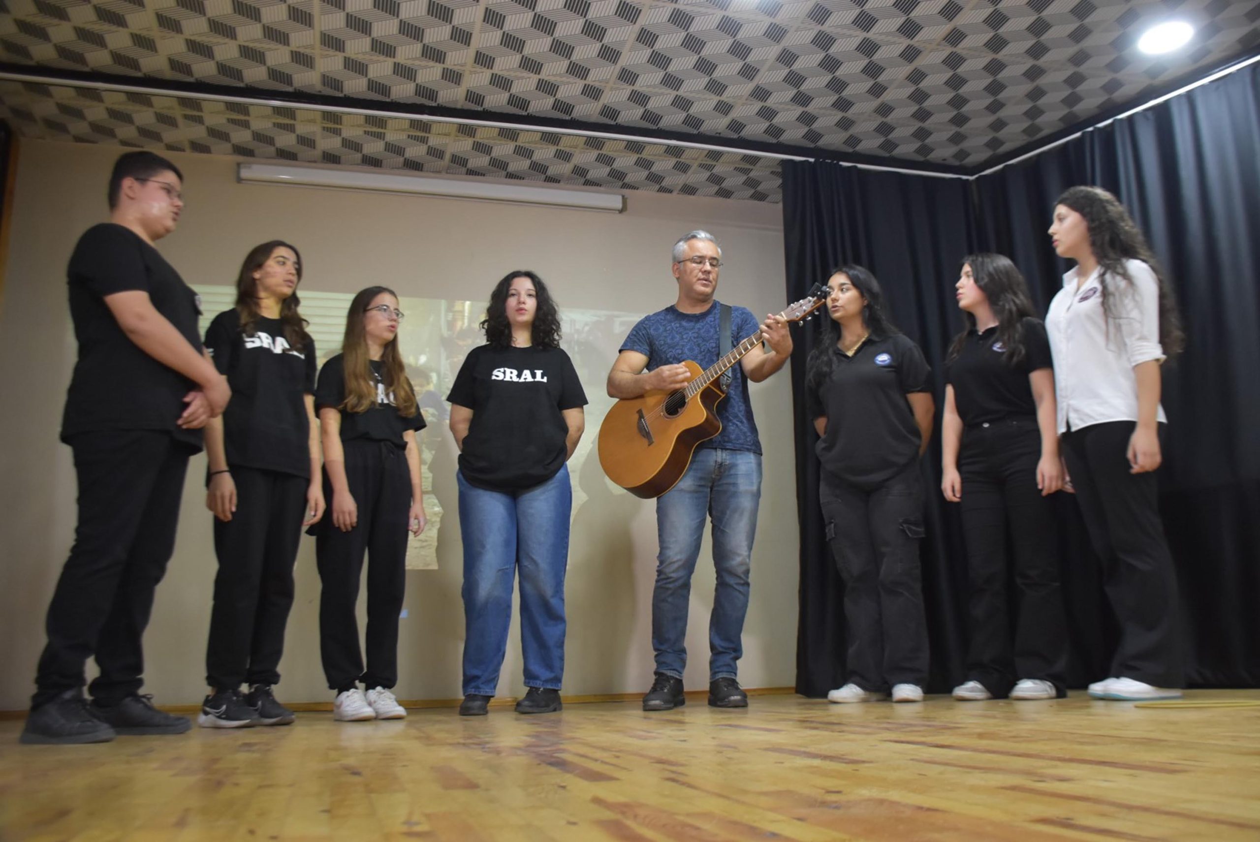 Liseliler ‘Gazzeli Çocuk’ şarkısıyla tek yürek oldu