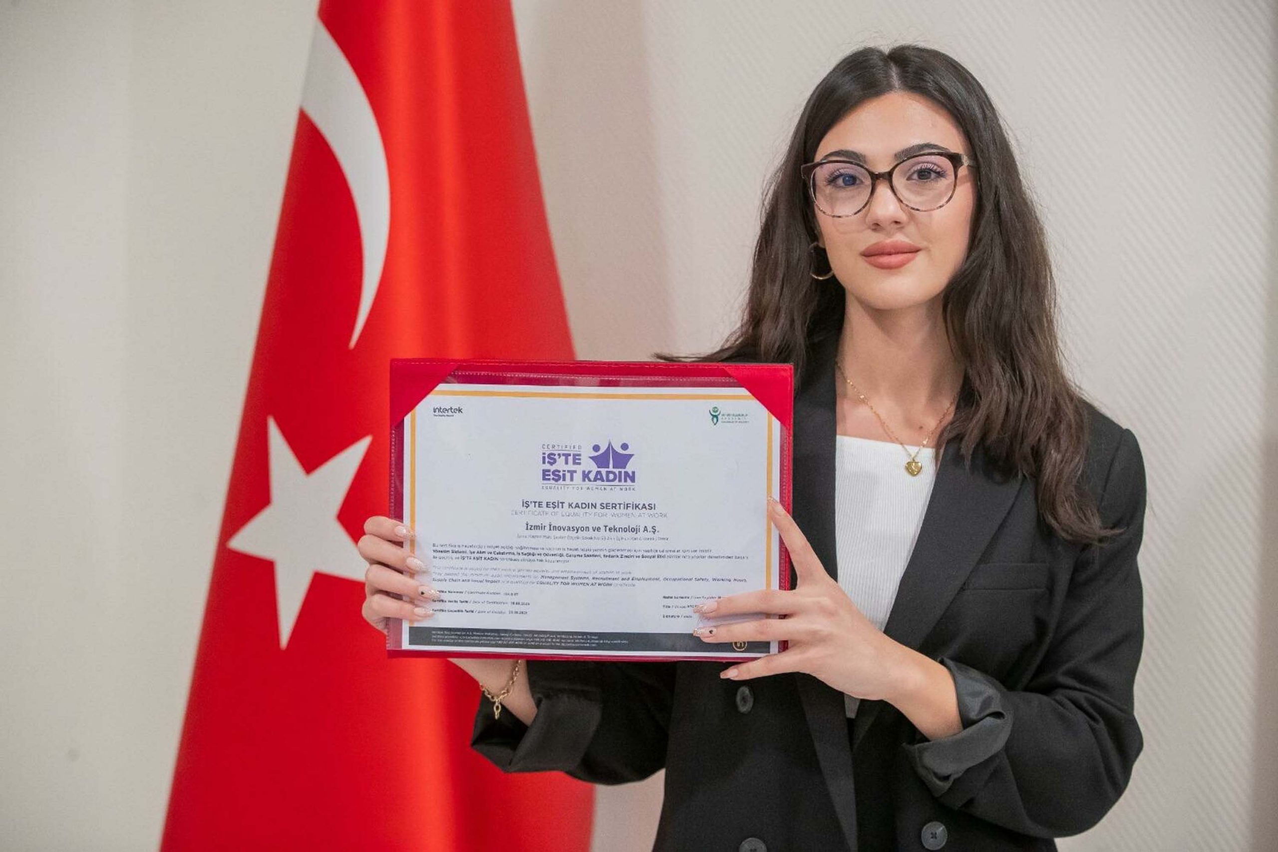 İZTEKNOLOJİ’de İş’te Eşit Kadın sertifikası gururu